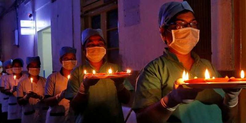 В Індії запалили мільйони свічок в знак єдності в боротьбі з Covid-19