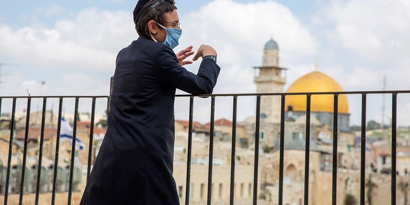 В Израиле отменили обязательное ношение масок на улице
