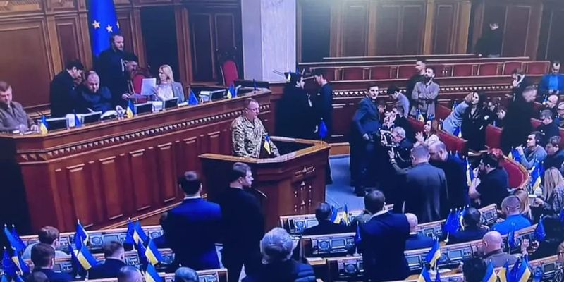 Депутаты оправдались за "базар" во время выступления начальника Генштаба в Раде