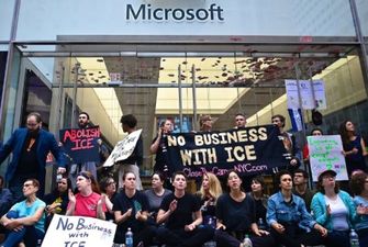 Полиция Нью-Йорка задержала 76 протестующих под магазином Microsoft