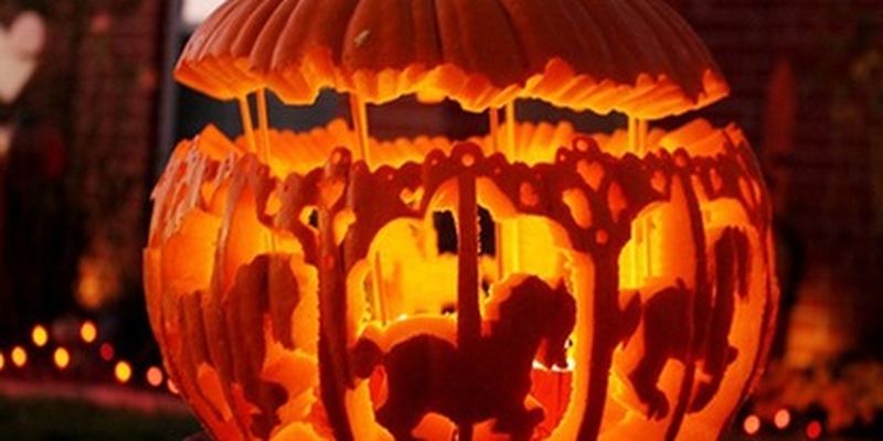 Тыквы на Хэллоуин-2019: 10 креативных и жутких идей к празднику/Яркие и простые идеи декора к страшному дню