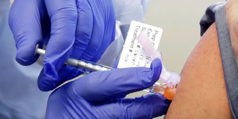Украинцев начнут вакцинировать от COVID-19 через месяц — Герус
