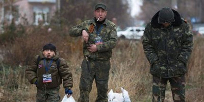 "Тут всіх забирають, навіть 15-річних пацанів": дружина бойовика розповіла про "мобілізацію" на Луганщині