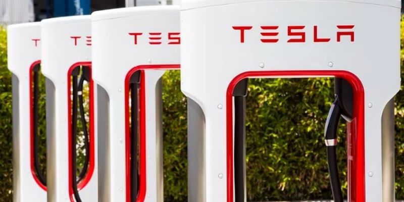 Tesla хочет построить в Украине сеть быстрых зарядок