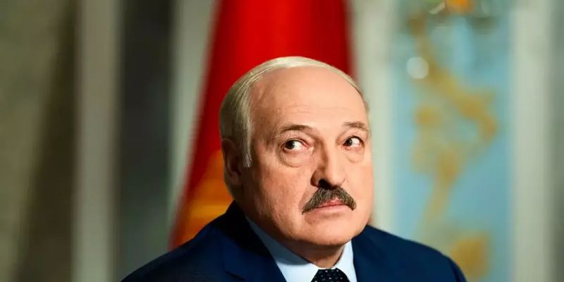 Лукашенко поскаржився, що його Адміністрація «трохи не витягує» інформаційну війну