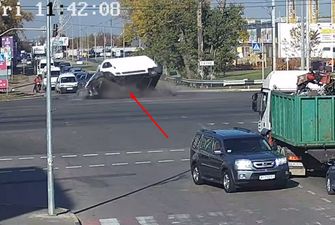 ДТП на "убойном" перекрестке под Киевом: момент попал на видео