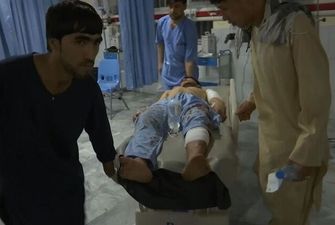 Тела не успевали выносить: в Кабуле на свадьбе убили 63 человека