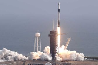 SpaceX успешно испытала систему спасения космонавтов