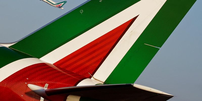 Alitalia запускает рейсы только для протестированных на коронавирус пассажиров