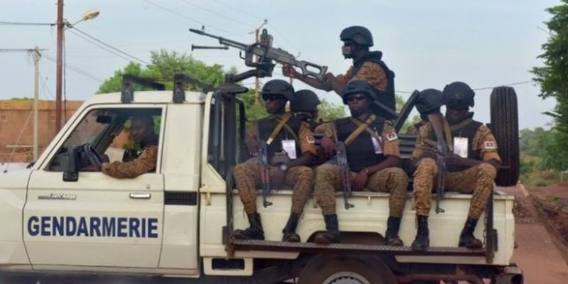 В Буркина-Фасо сообщают о военном перевороте - правительство опровергает