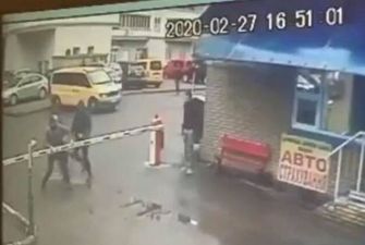 Били ногами по голове: в Киеве напали на бизнесмена. 18+