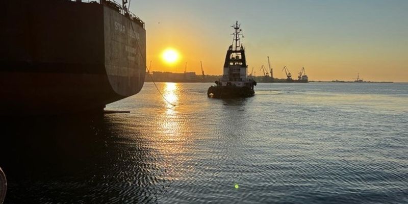 В порт Одессы зашли два судна под погрузку маслом и кукурузой