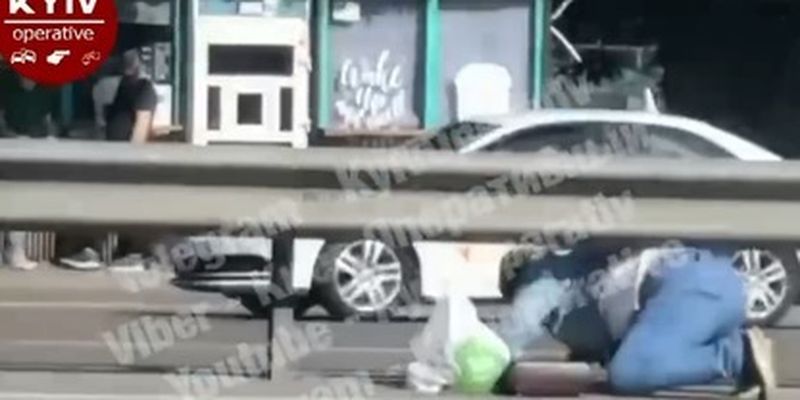 Прет, как танк: в Киеве заметили пешехода-"суицидника", видео