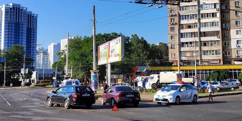 Из-за ДТП на ровном месте в Одессе парализовало движение троллейбусов