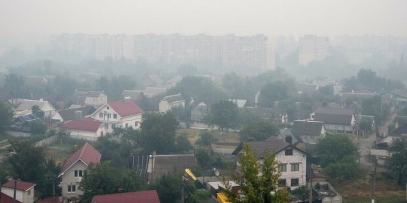 Україна потрапила під брудну чорну хмару: коли чадний смог відкриє небо і чого варто боятися