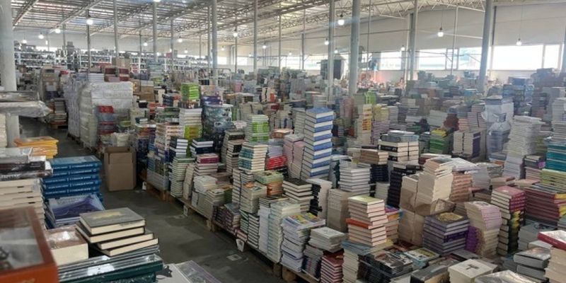 Компания Yakaboo перевезла на Буковину почти миллион книг
