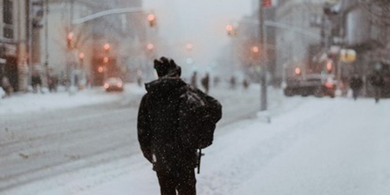 А будет еще больше: Украину на Святой вечер начало засыпать снегом, фото и видео