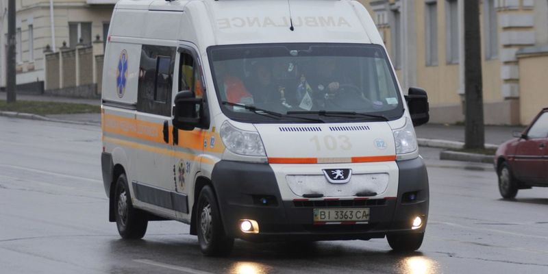 В Одессе мужчина схватился за оголенный провод и погиб