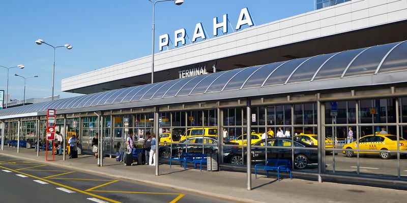Аэропорт Праги прекратил давать объявления на русском языке