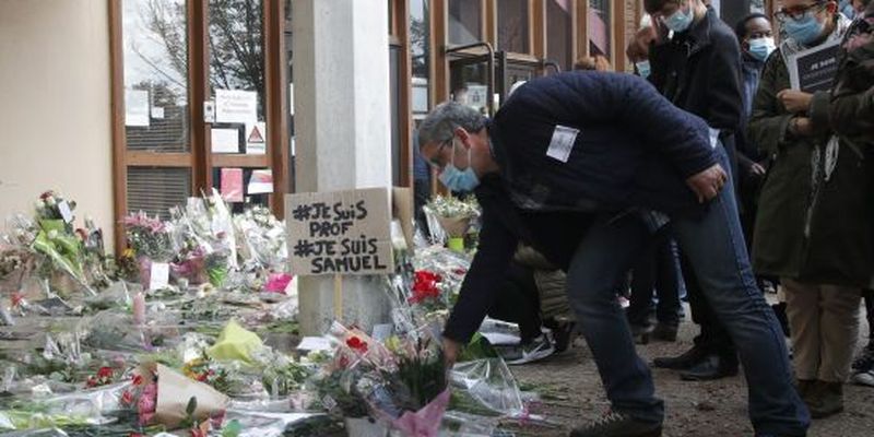 Обезголовлення вчителя у Франції: як відреагували на теракт французи і нові подробиці вбивства