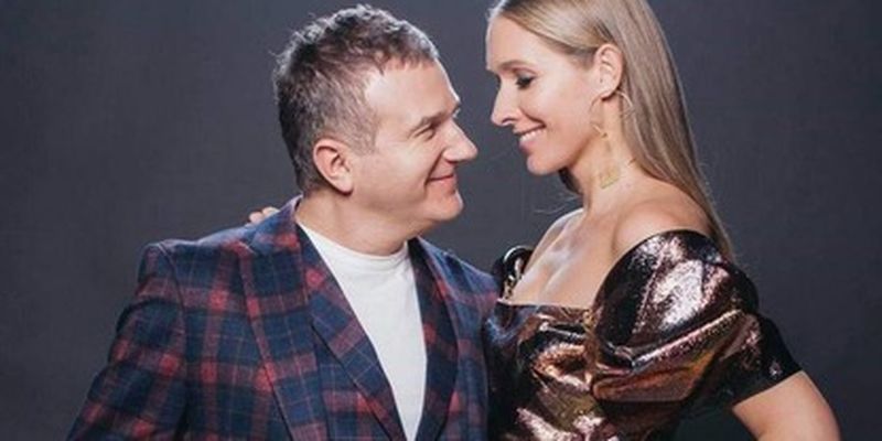 Катя Осадчая и Юрий Горбунов показали свой уютный вечер у камина/Супруги растрогали зимней романтикой