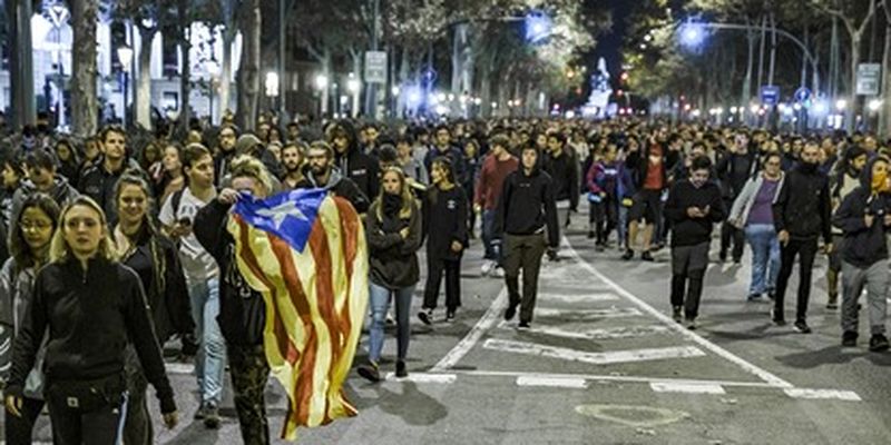 Барселона против Мадрида: чем закончится каталонский "Майдан"/Как долго продлится насилие на улицах Барселоны