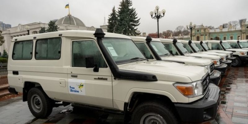 Украина получила 21 эвакуационный внедорожник для медиков