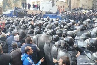 У Тбілісі поліція атакувала демонстрантів газом та водометами: фото та відео