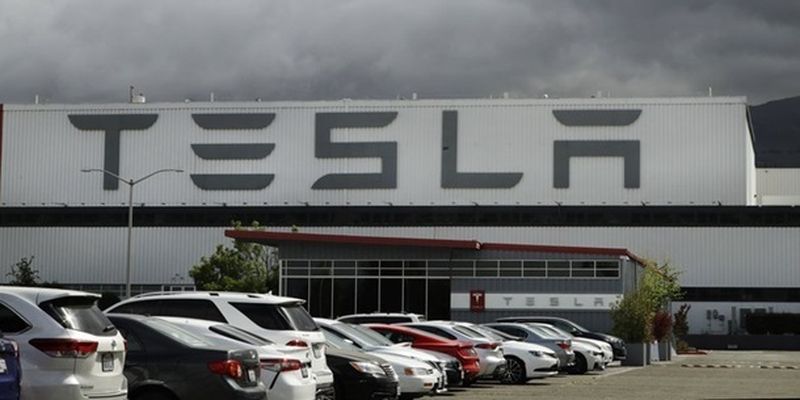 В США загорелся завод Tesla