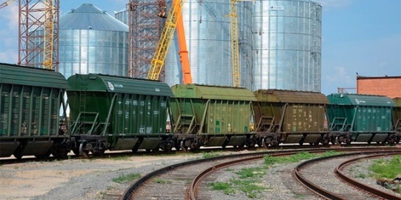Укрзалізниця у квітні перевезла на експорт 2,2 мільйона тонн зернових