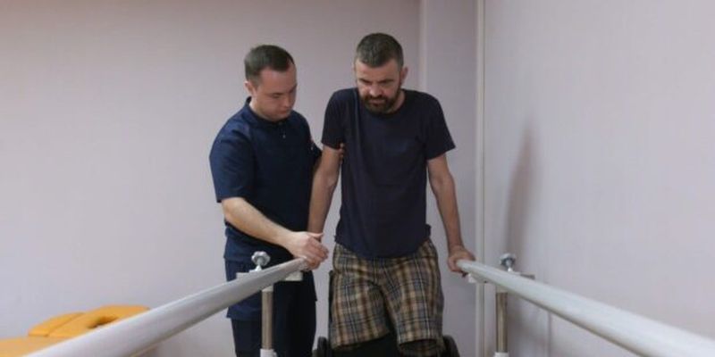 Остался без ног, перенес 22 операции: во Франковске восстанавливается защитник Авдеевки