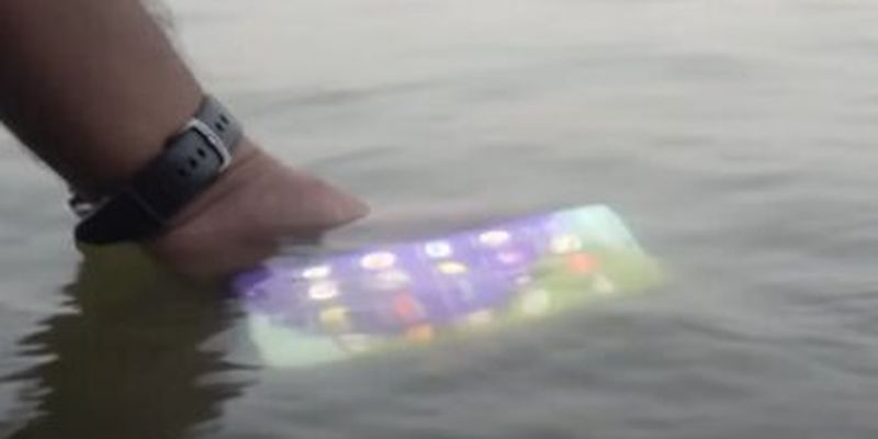 Что делать, если телефон упал в воду или сильно намок: простая инструкция