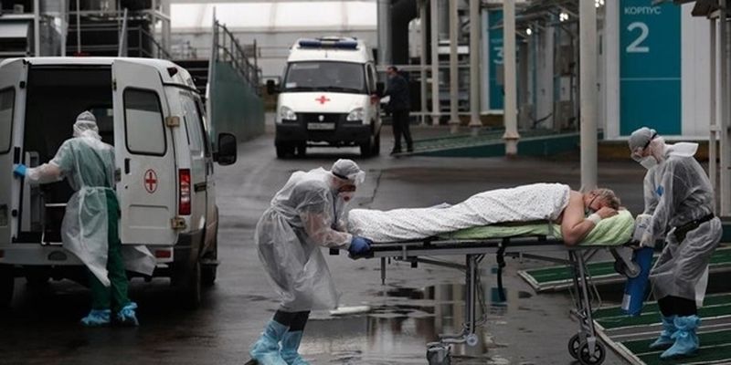 В РФ впервые более 1200 смертей от COVID за сутки