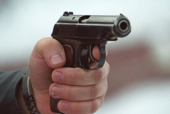 На Киевщине мужчина с пистолетом напал на полицейских и требовал освободить злоумышленника