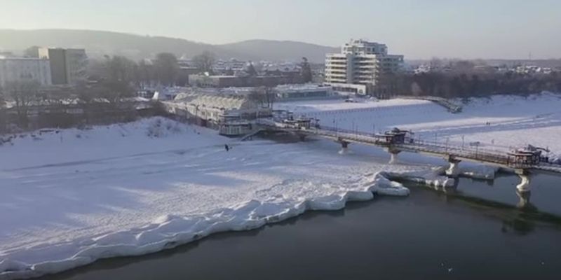 Берег Балтийского моря впервые замерз за много лет