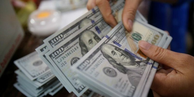 Курс валют: сколько стоит доллар в банках, обменниках и на межбанке