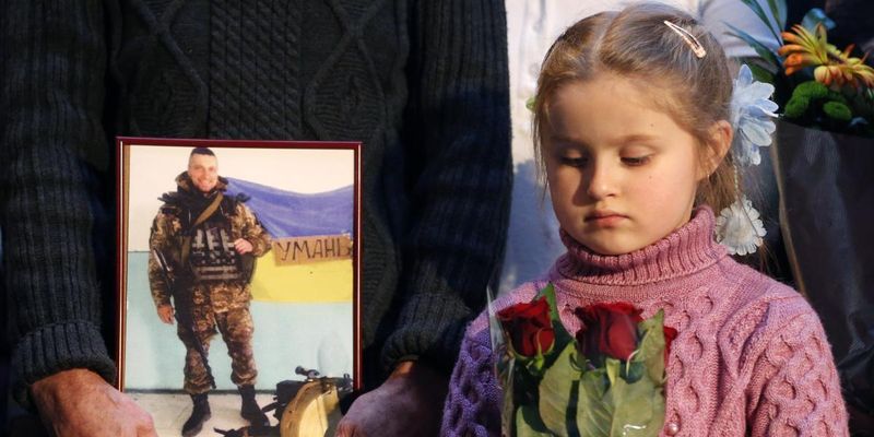 В Украине чтят память защитников Донецкого аэропорта