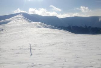Зима не уходит: в сети показали сказочные фото украинских Карпат в снегу