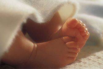 Женщина до смерти закормила новорожденную дочь