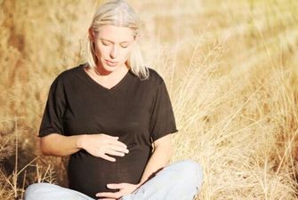 Увеличивает риск преждевременных родов: ученые обнаружили, как жара влияет на протекание беременности