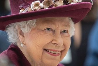 80-летний фотограф показал неизданное фото молодой Елизаветы II еще до коронации/На архивном снимке королеве 26 лет