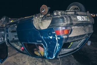 Смертельное ДТП под Киевом: Renault снес Kia с трассы и перевернулся