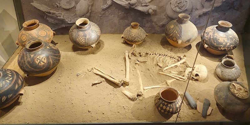 Еще с времен культуры Яншао. В Китае нашли 1000-летние кладбища и траншеи