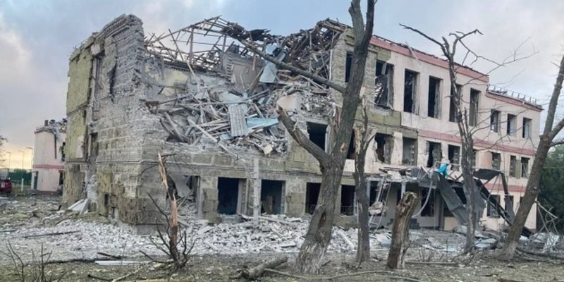 Обстрел Краматорска: из-под завалов школы изъяли тело мужчины