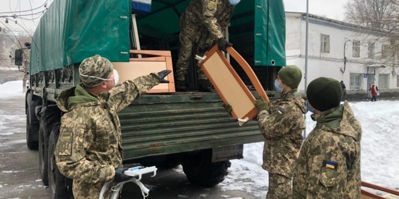 Военному госпиталю в Днипре передали гуманитарную помощь