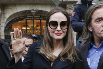 Анджеліна Джолі підкорює Париж у чорній сукні