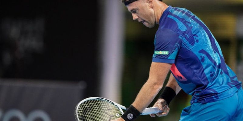 Украинский теннисист Марченко - в 1/4 финала турнира ATP в Шымкенте