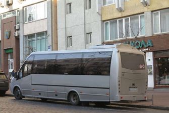 Автобус из нержавеющей стали на украинских дорогах