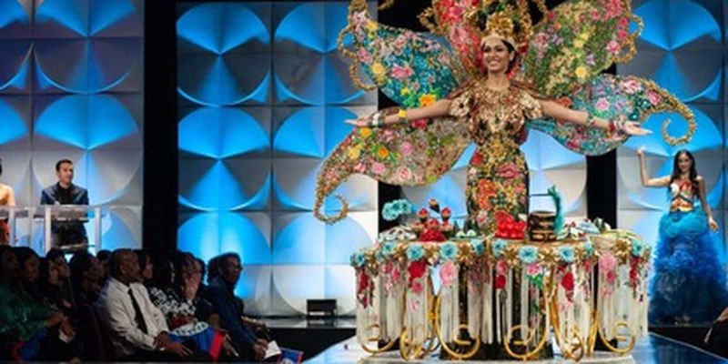 Кто победил в конкурсе национальных костюмов на Мисс Вселенная 2019: фото лучших нарядов/Участницы представили яркие наряды, многие из которых несли важных социальный посыл