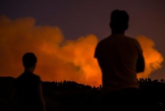 На Канарських островах через пожежу евакуювали понад 2 тисячі осіб